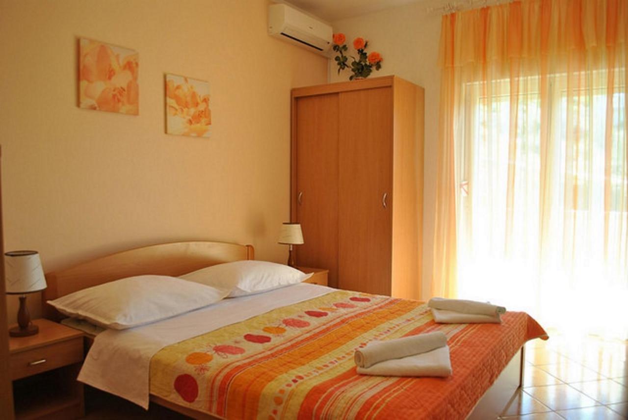 Apartments Tonci And Iris Primošten Exterior foto